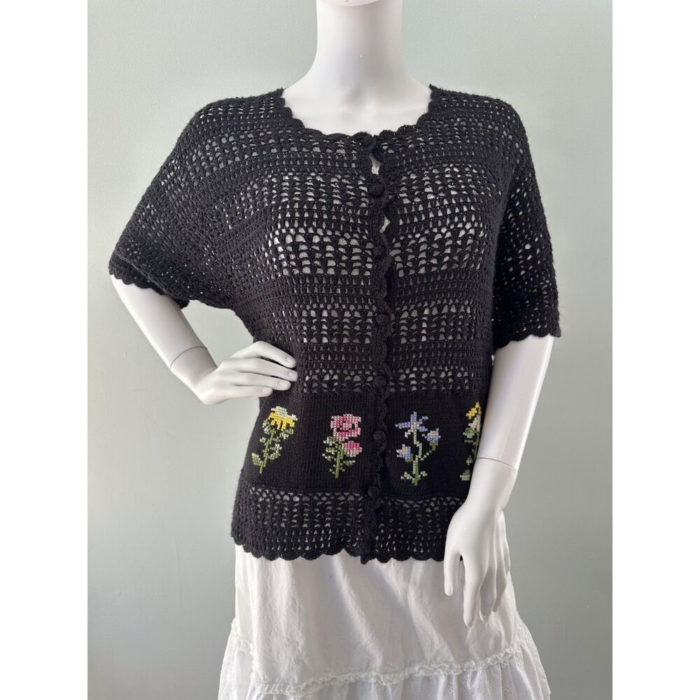 Vintage Black Crochet Cardigan Floral Embroidered Pockets Cottagecore Size L - Picture 3 of 8
